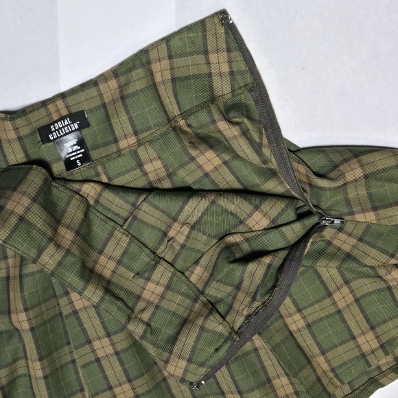 Retro Green Plaid Pleated Skater Mini Skirt with Buckles Grunge x Academia - Picture 4 of 5